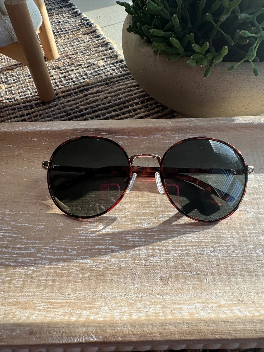Round Tortoiseshell Sunglasses with Green Lenses